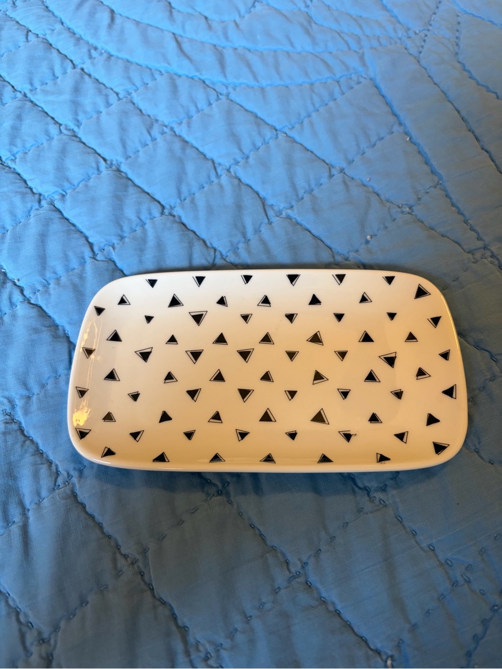 Gen3 White Ceramic Trinket Dish with Black Triangle Pattern
